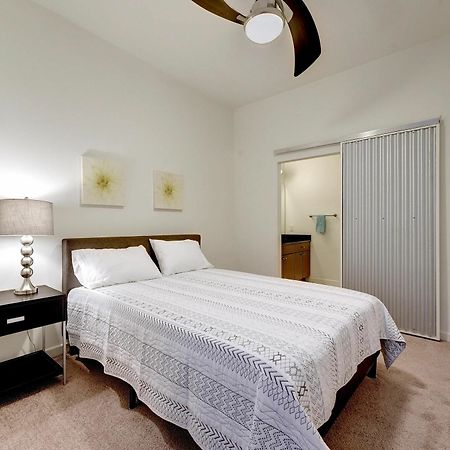 Hip Downtown Suite By Austinstays Экстерьер фото