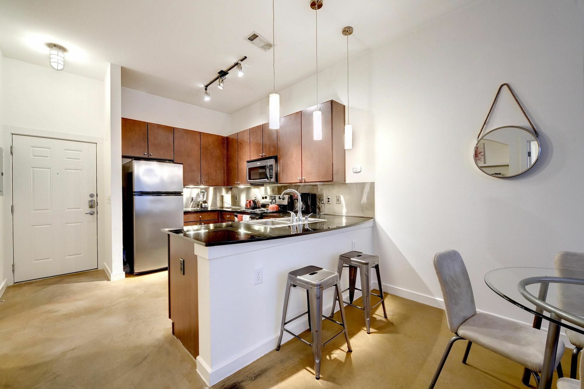 Hip Downtown Suite By Austinstays Экстерьер фото