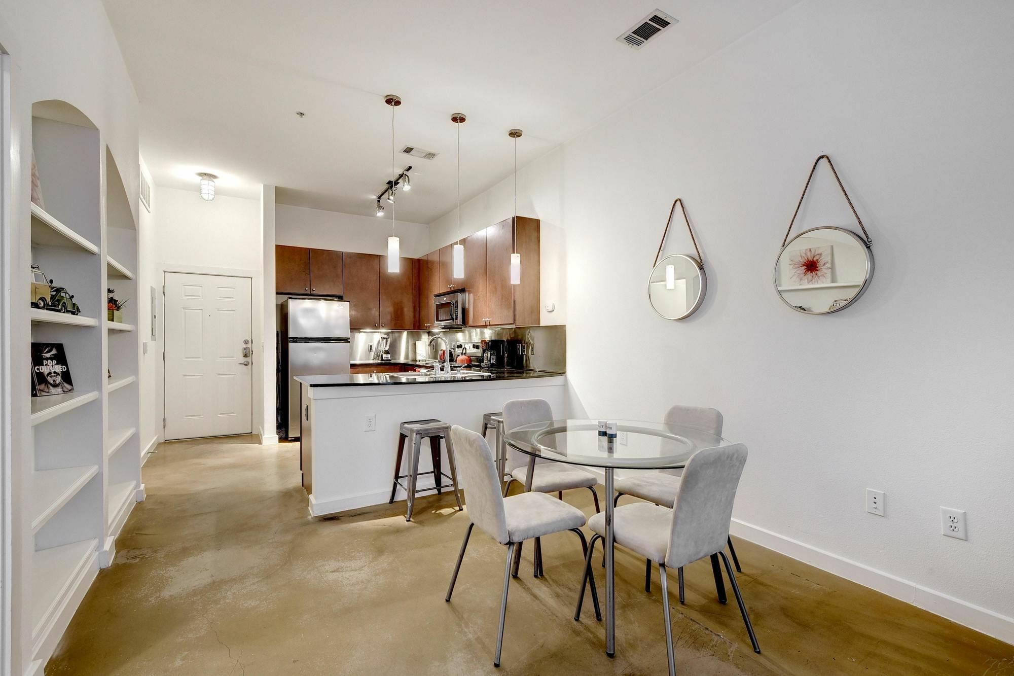 Hip Downtown Suite By Austinstays Экстерьер фото